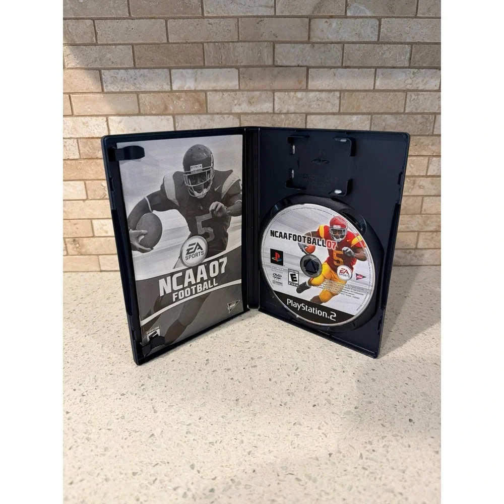 NCAA Football 07 PS2 Video Game‎